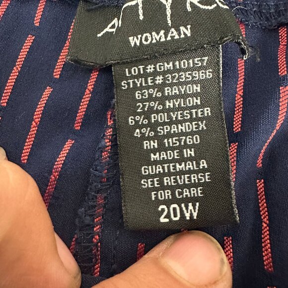 Attire Woman's Shorts Navy With Red Dots Size 20W - Picture 3 of 5